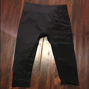 FABLETICS SEAMLESS CAPRIS like new medium